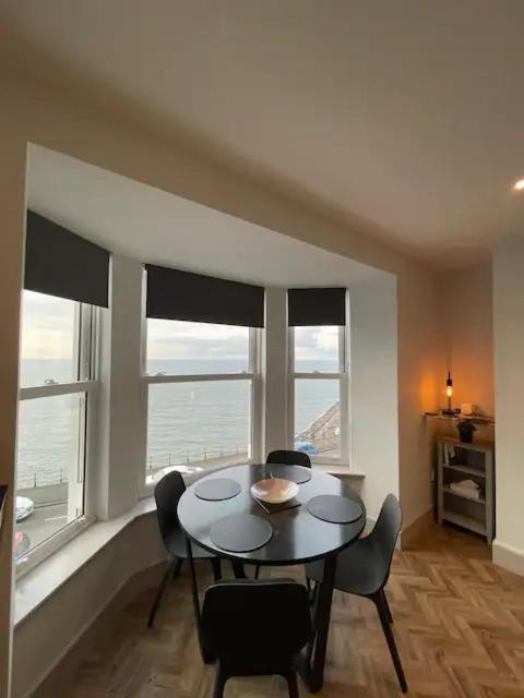 Superb 2 Bedroom Sea View Flat Scarborough Kültér fotó